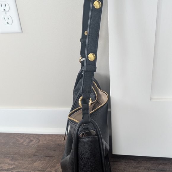 Black Hobo Bag with Adjustable Strap and Soft Leather - Picture 6 of 8